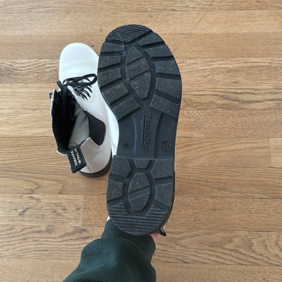 Blundstone white combat boots. Pull on style. Women’s size 9. Like new. - Picture 3 of 11